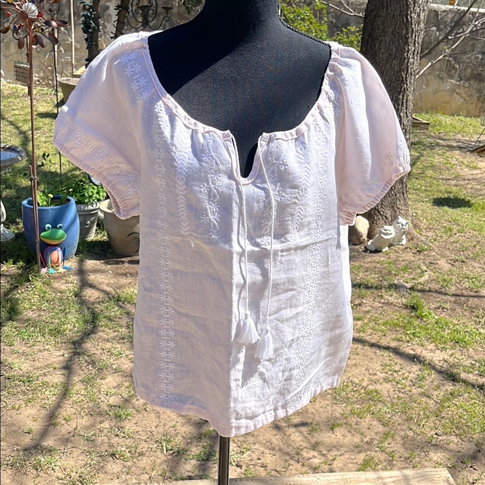 White Embroidered 100% Linen Women's Top. Pastel pink. Short sleeves.